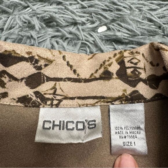 Chico’s Aztec Tribal Print Button Front Shirt Size 1 (8) - Picture 4 of 7